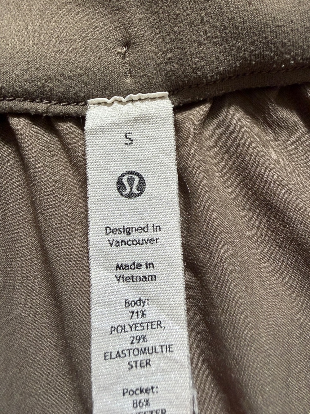 Lululemon Cinchable waist short in taupe - size Small - Picture 5 of 5